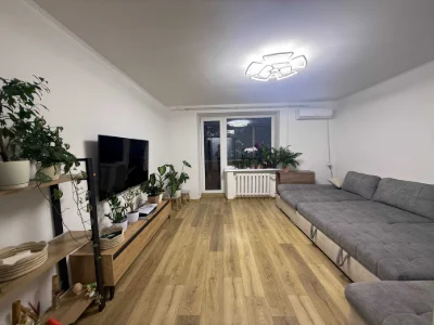 Sale of a three-room apartment in a brick building on Strys Street