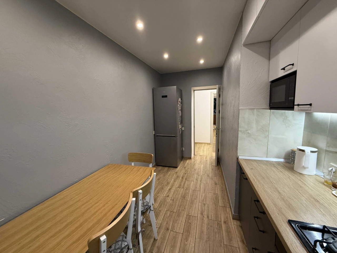 Sale of a three-room apartment in a brick building on Strys Street