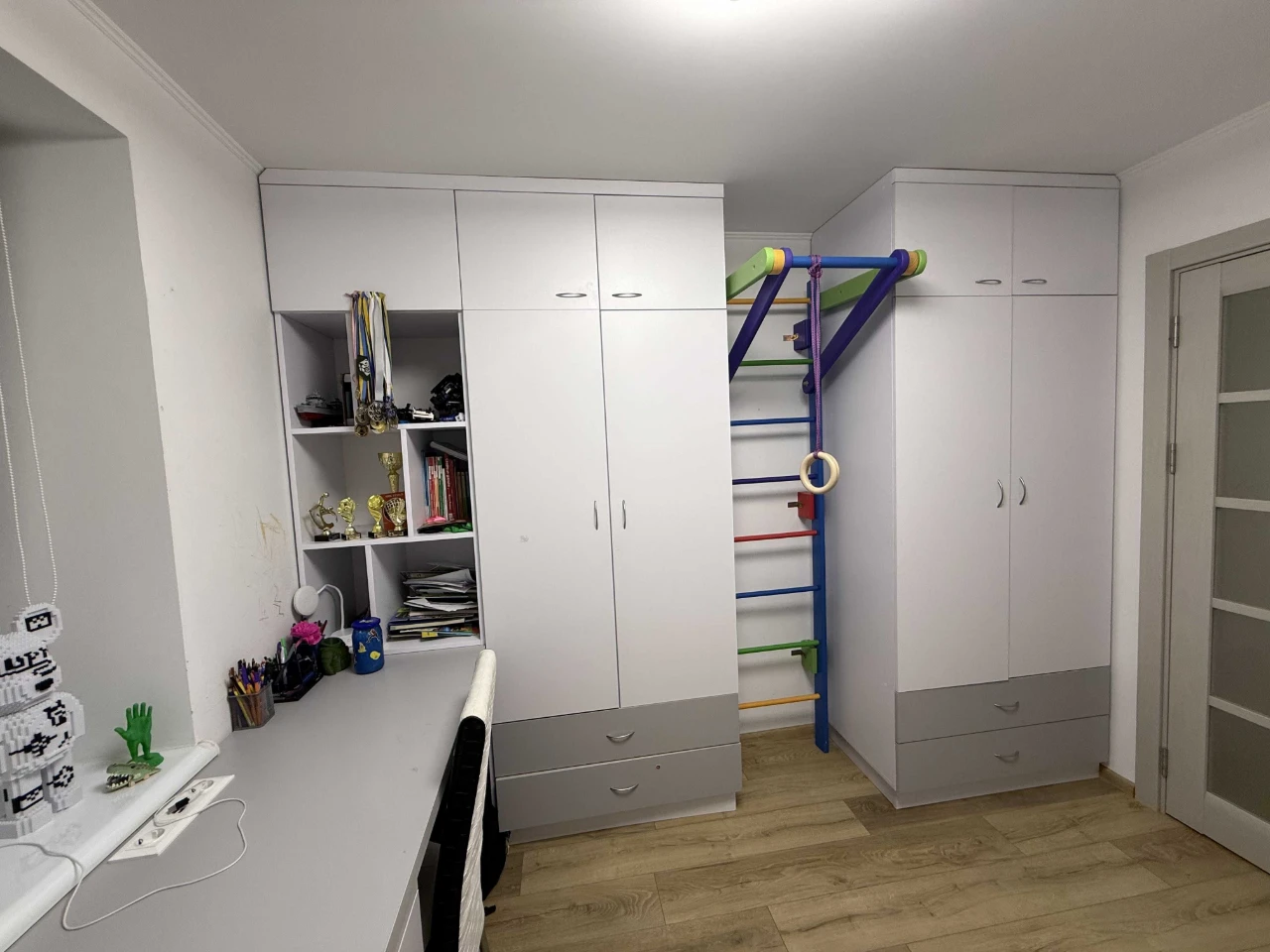 Sale of a three-room apartment in a brick building on Strys Street