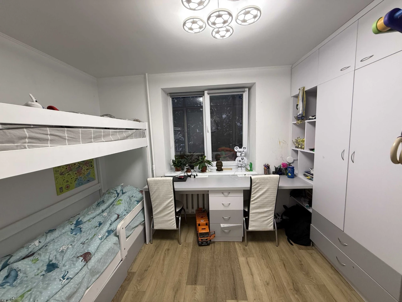 Sale of a three-room apartment in a brick building on Strys Street