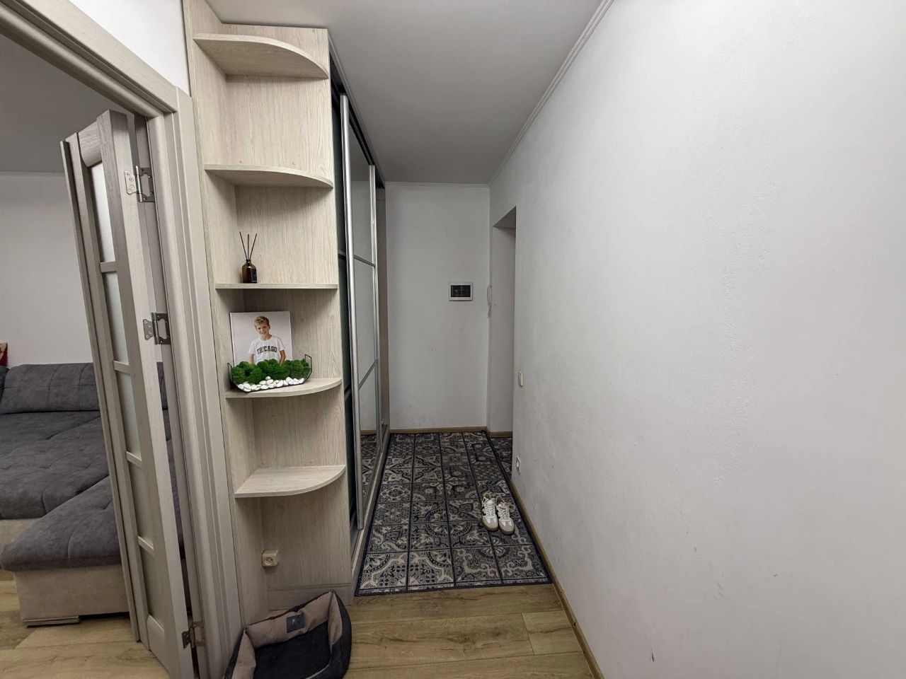 Sale of a three-room apartment in a brick building on Strys Street