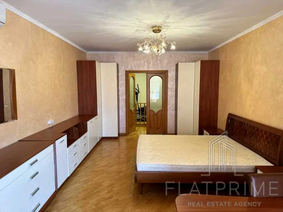 Квартира. Київ, Левка Лук'яненка вул.
