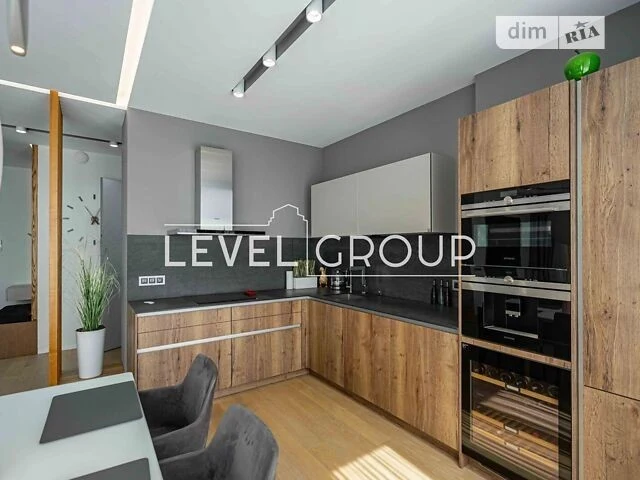 Продаж 3к квартири 123 кв. м на вул. Маккейна Джона 7 • ID 3