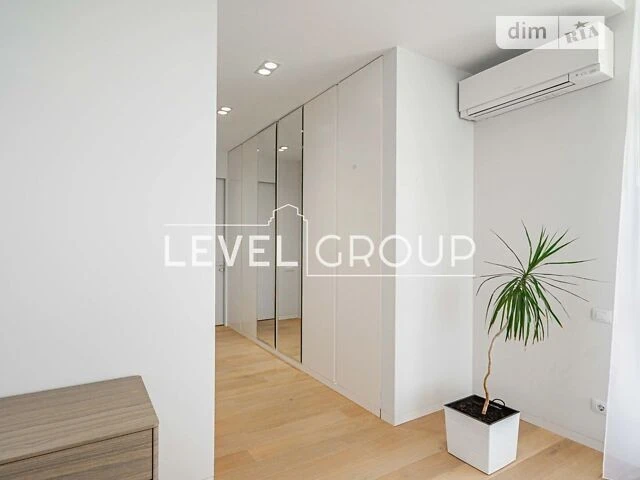 Продаж 3к квартири 123 кв. м на вул. Маккейна Джона 7 • ID 3