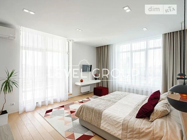 Продаж 3к квартири 123 кв. м на вул. Маккейна Джона 7 • ID 3