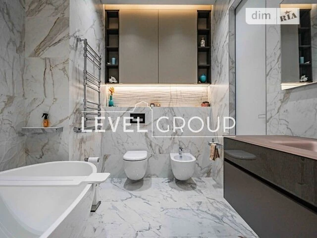 Продаж 3к квартири 123 кв. м на вул. Маккейна Джона 7 • ID 3