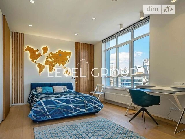 Продаж 3к квартири 123 кв. м на вул. Маккейна Джона 7 • ID 3
