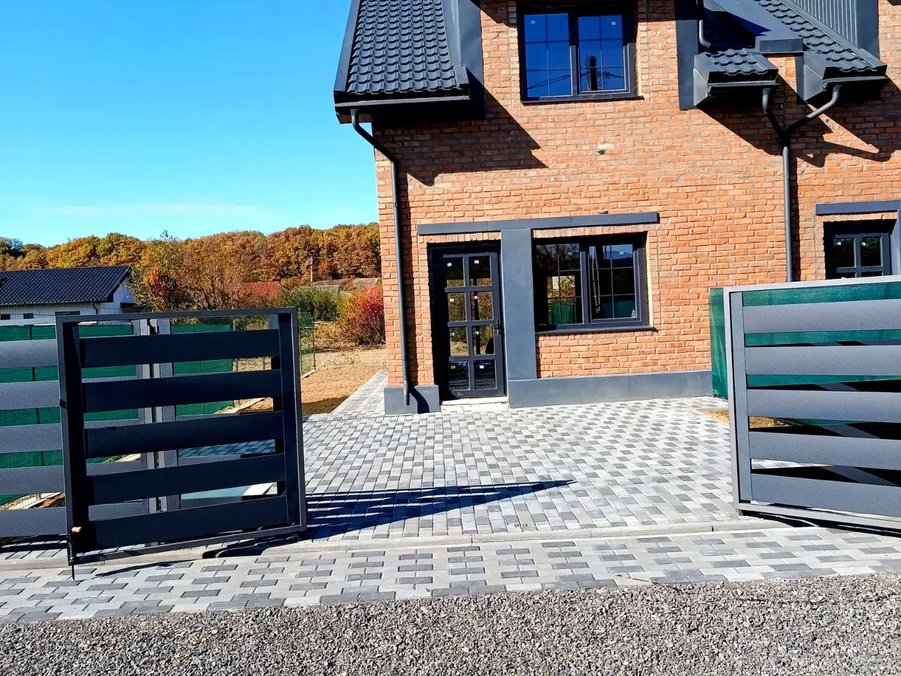Sale of a house 80 sq m 1.7 acres