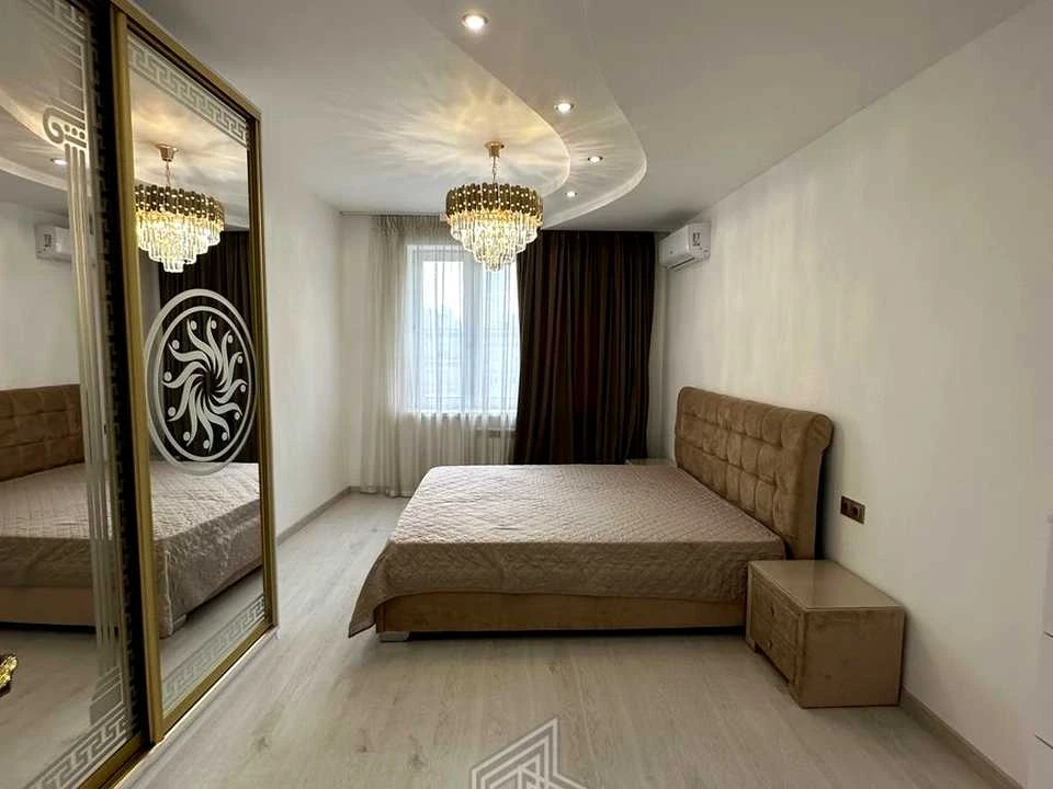 Apartment. Дніпровська набережна вул.