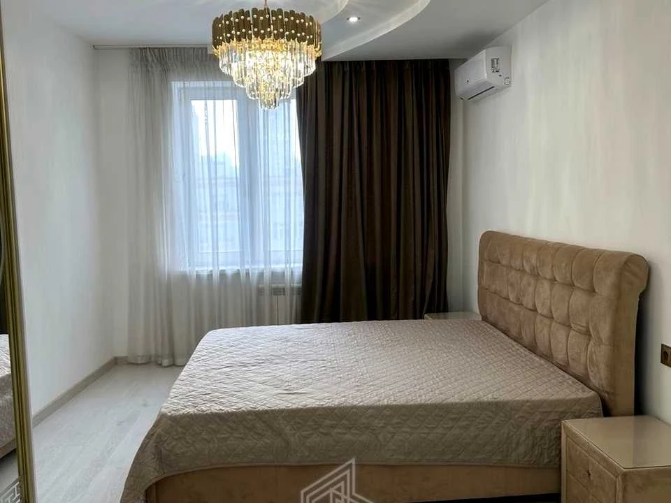 Apartment. Дніпровська набережна вул.