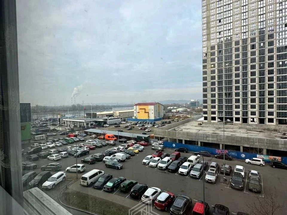 Apartment. Дніпровська набережна вул.