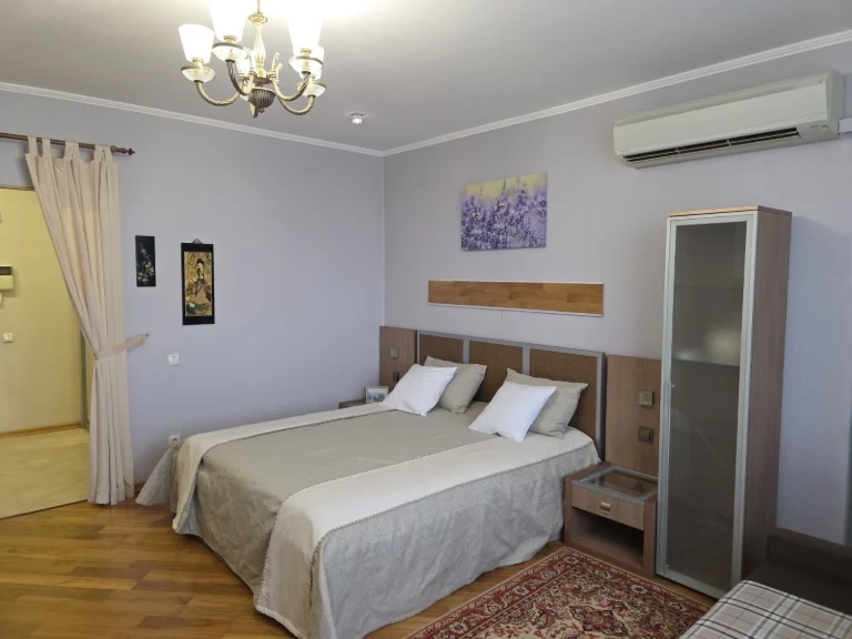 1-3 Bedroom Apartment, Pozniaky, 5 min to metro