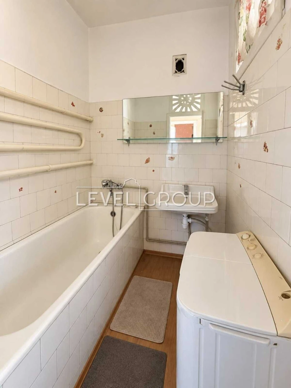 2-кімнатна квартира на Подолі | 60 м² | 5/5 | Цегляна сталінка