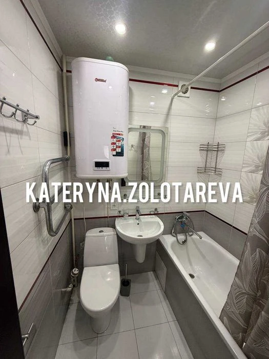 Selling a 2-room apartment in the Center, intersection of Nauki Avenue and K Street