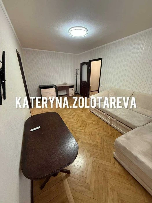 Selling a 2-room apartment in the Center, intersection of Nauki Avenue and K Street