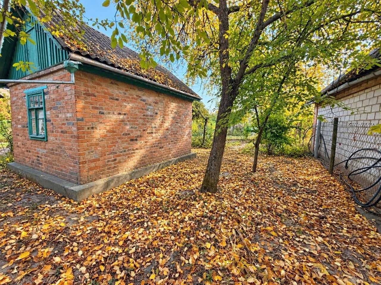 Продаж: дачний будинок на земельній ділянці,