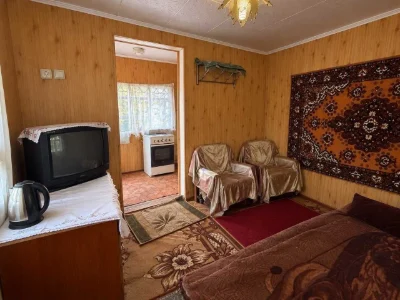 Продаж: дачний будинок на земельній ділянці,