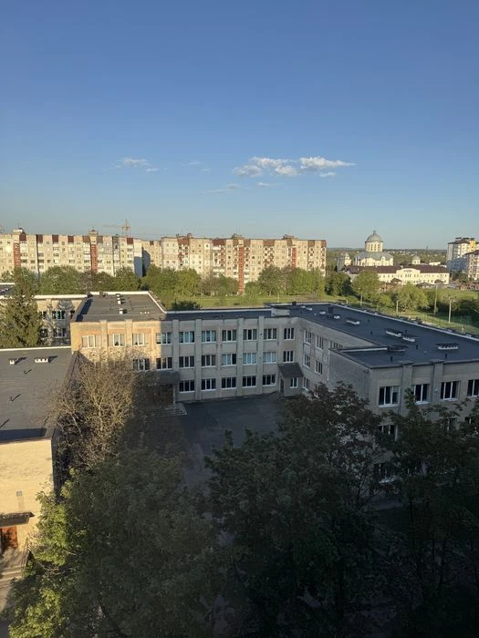 Продається 4-кімнатна квартира з ремонтом по вул. Молодіжна
