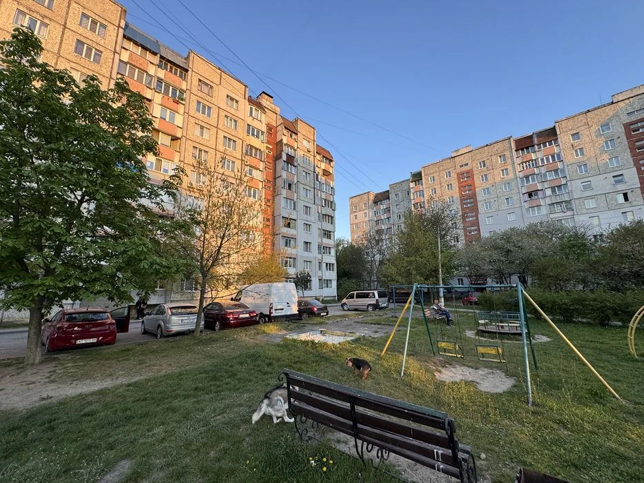 Продається 4-кімнатна квартира з ремонтом по вул. Молодіжна
