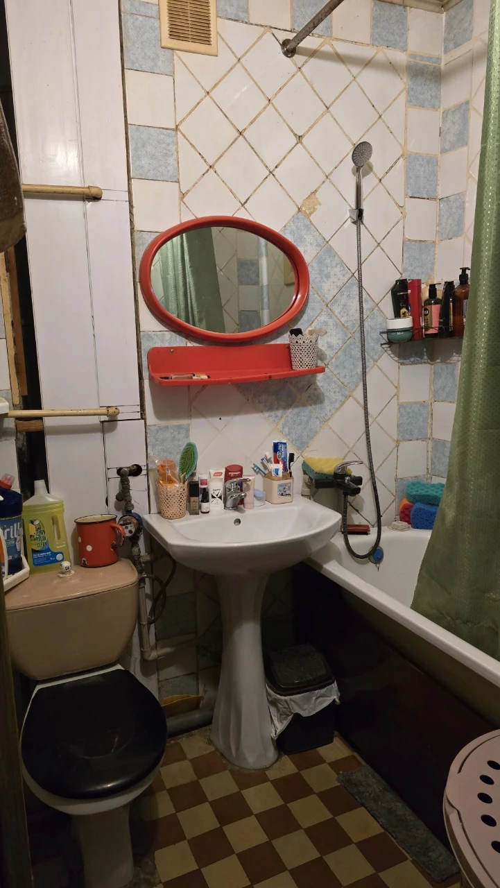 Продаю 2к квартиру возле "Колоса"