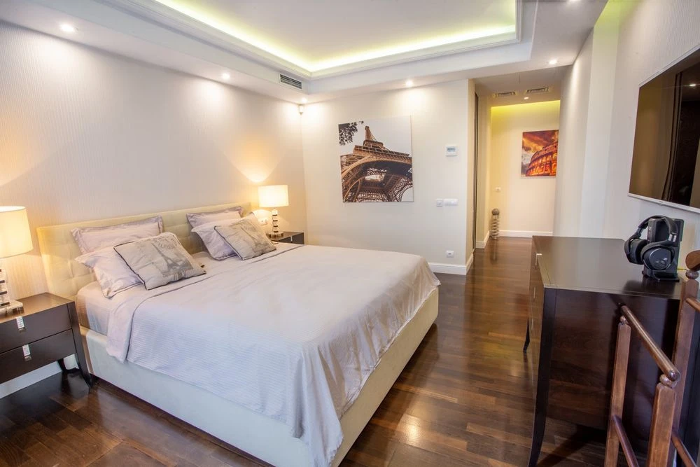 Apartment with panoramic view of Holosiivsky Park in ЖК Park