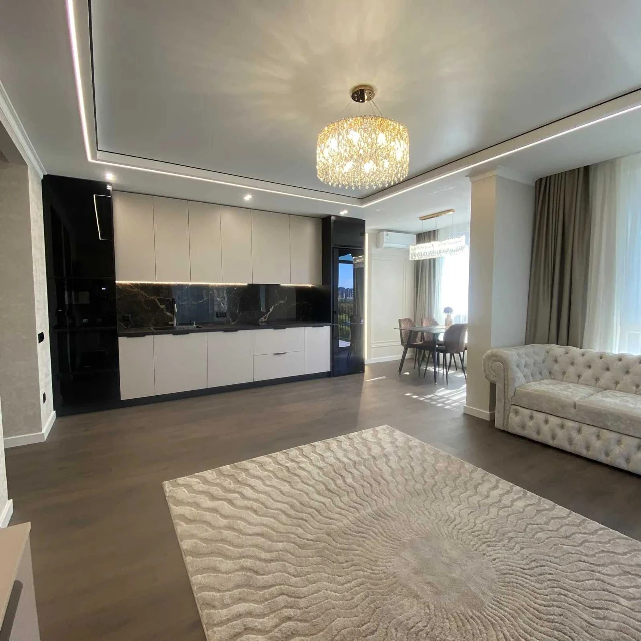 Selling 3-room apartment with renovation in a new residential complex.