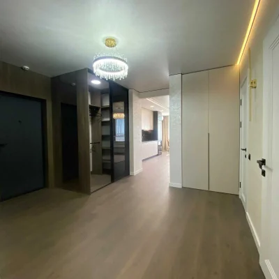 Selling 3-room apartment with renovation in a new residential complex.