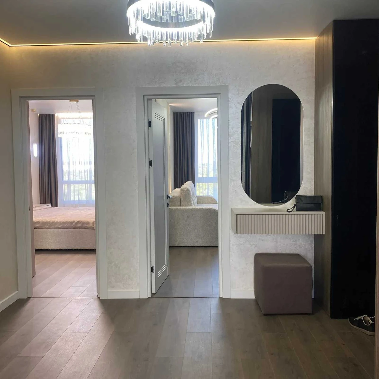 Selling 3-room apartment with renovation in a new residential complex.