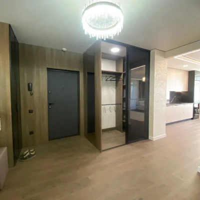 Selling 3-room apartment with renovation in a new residential complex.
