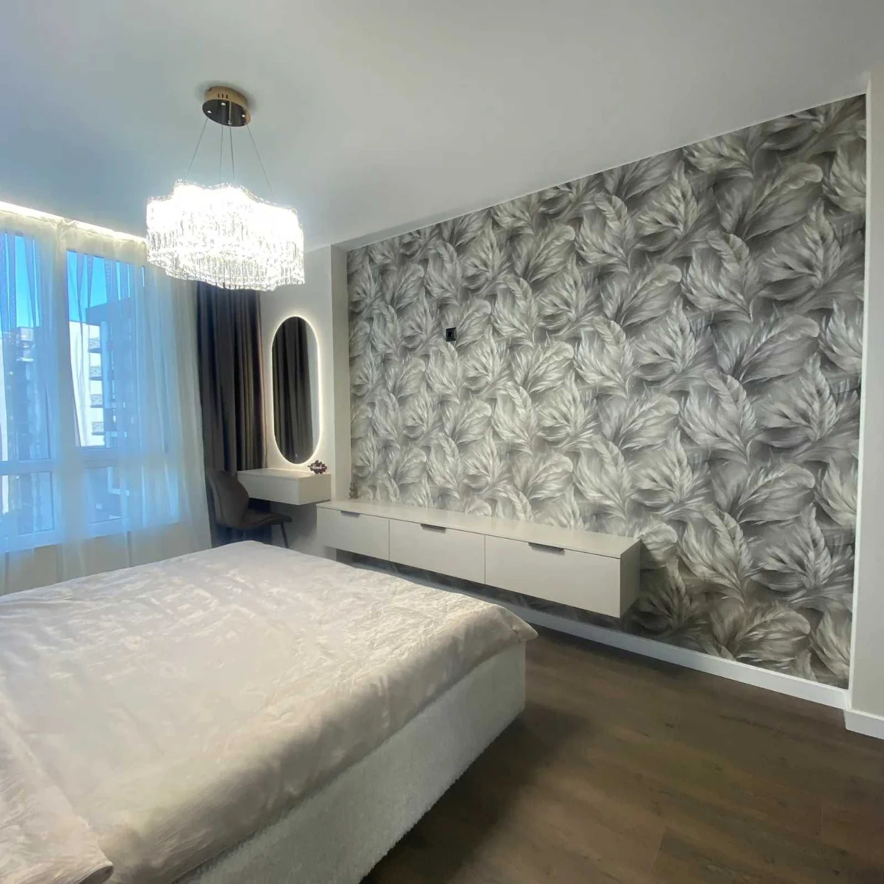 Selling 3-room apartment with renovation in a new residential complex.