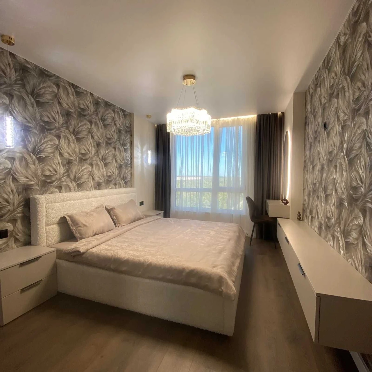 Selling 3-room apartment with renovation in a new residential complex.