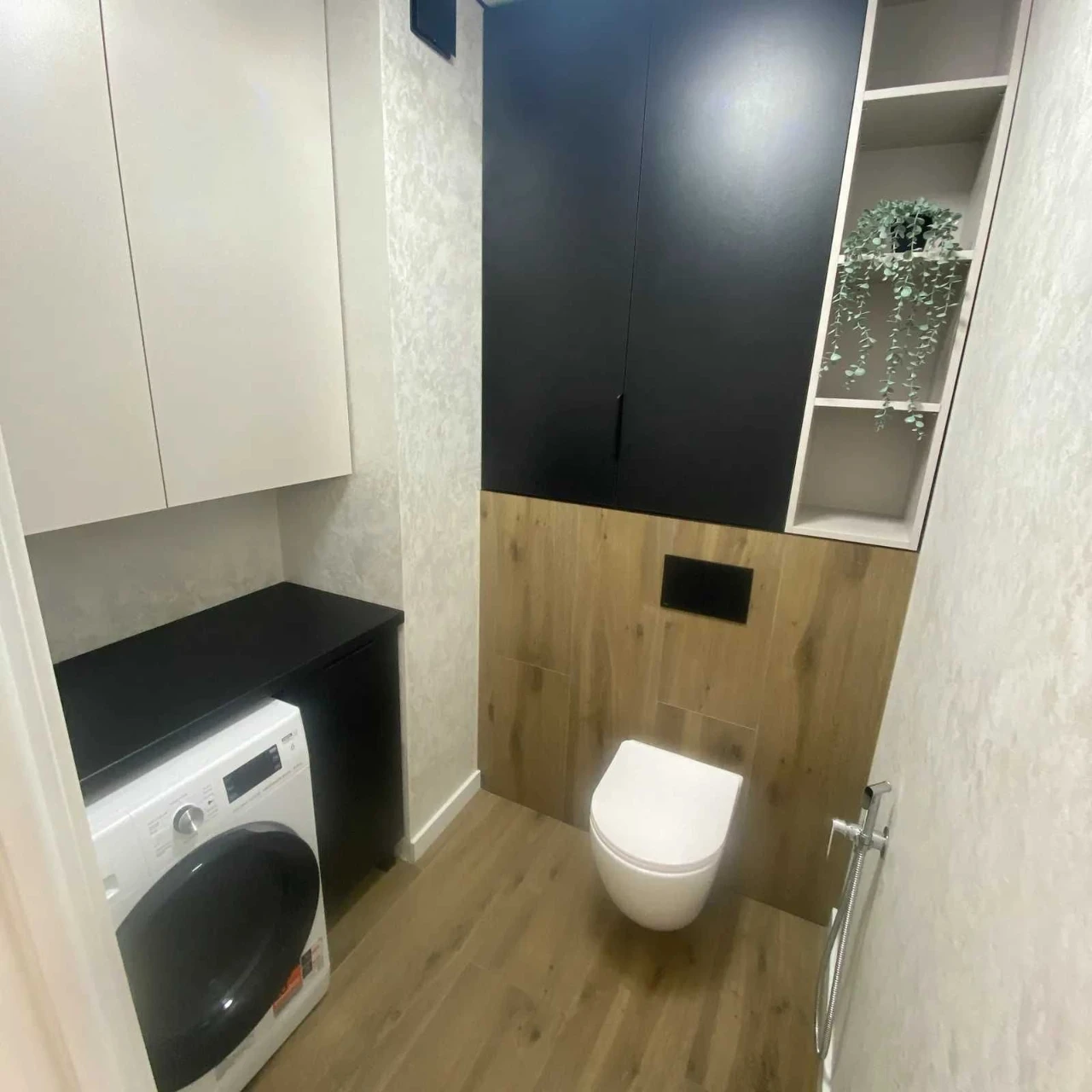 Selling 3-room apartment with renovation in a new residential complex.