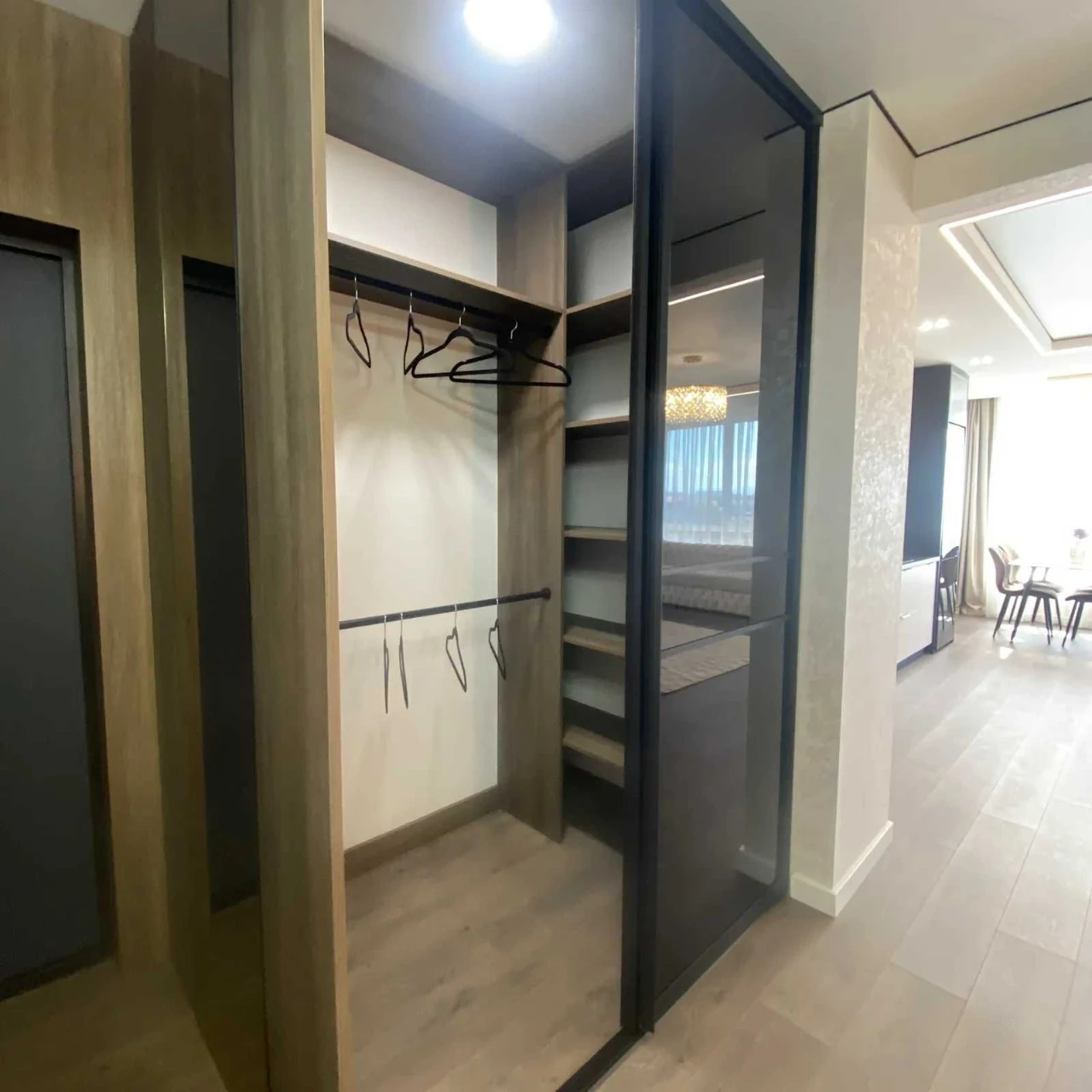 Selling 3-room apartment with renovation in a new residential complex.