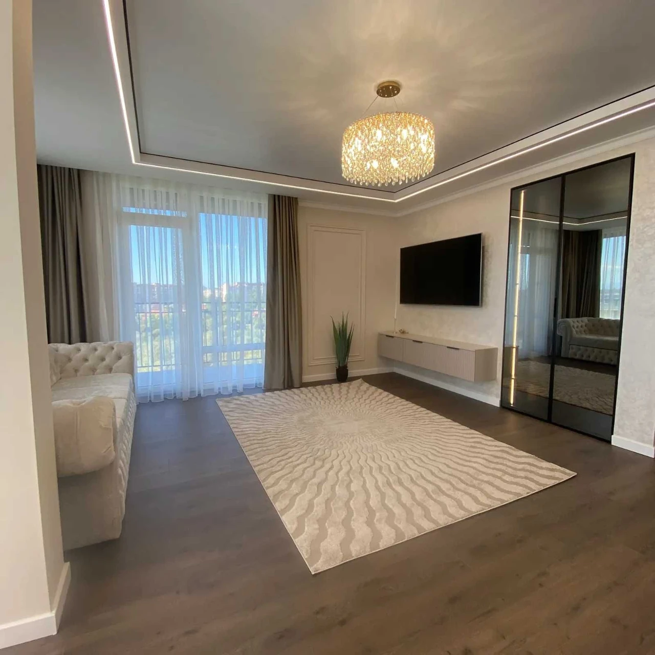 Selling 3-room apartment with renovation in a new residential complex.