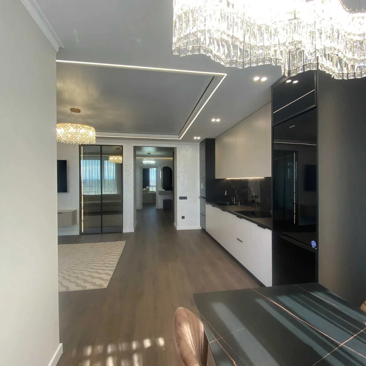 Selling 3-room apartment with renovation in a new residential complex.