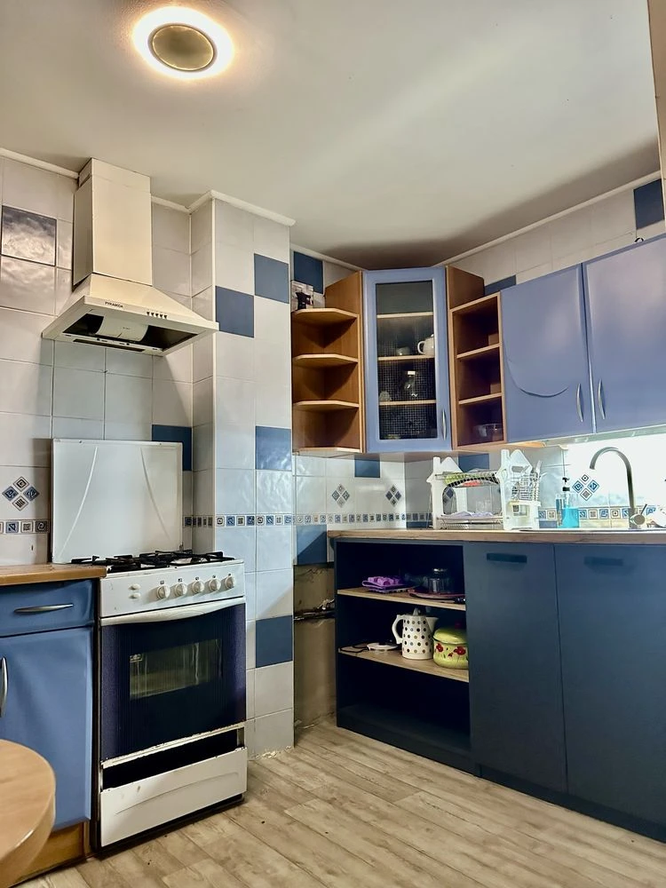 Apartment with a private courtyard and garage near Шевchenko Park (