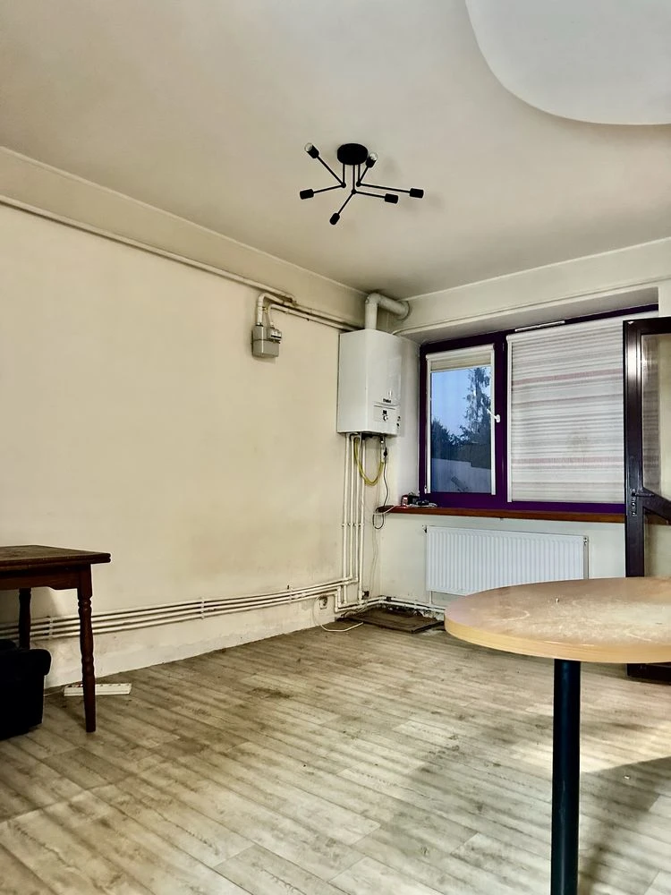 Apartment with a private courtyard and garage near Шевchenko Park (