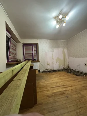 Apartment with a private courtyard and garage near Шевchenko Park (