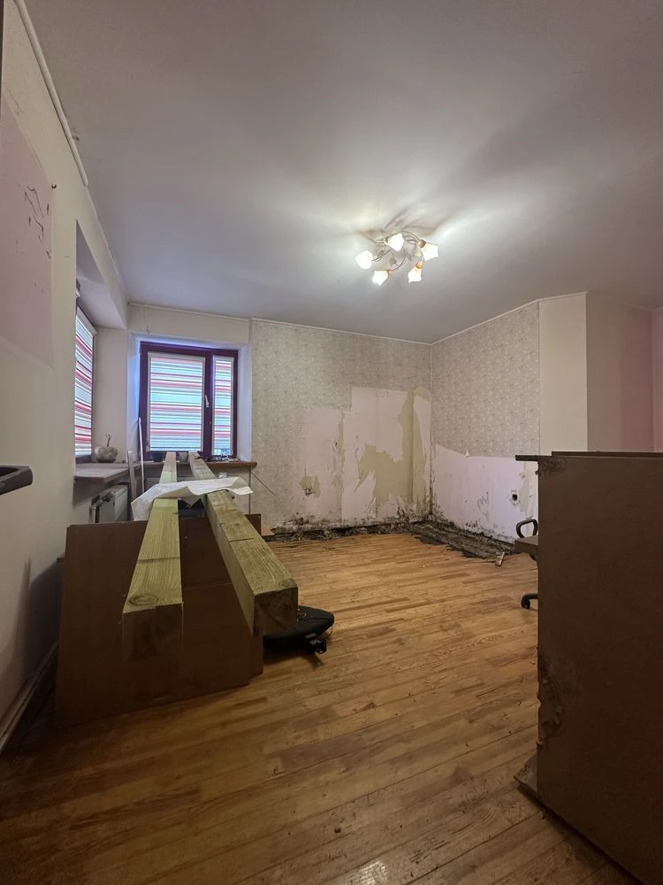 Apartment with a private courtyard and garage near Шевchenko Park (