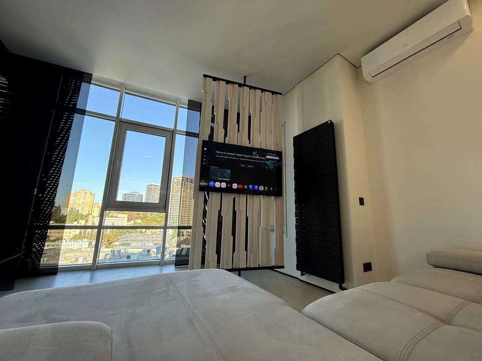 Apartment. Kyiv, Saperne Pole Street