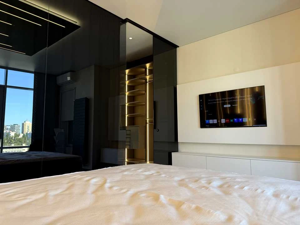 Apartment. Kyiv, Saperne Pole Street