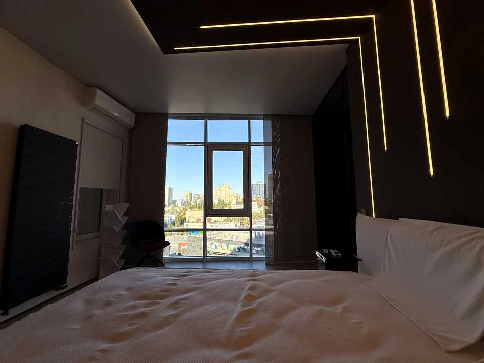 Apartment. Kyiv, Saperne Pole Street