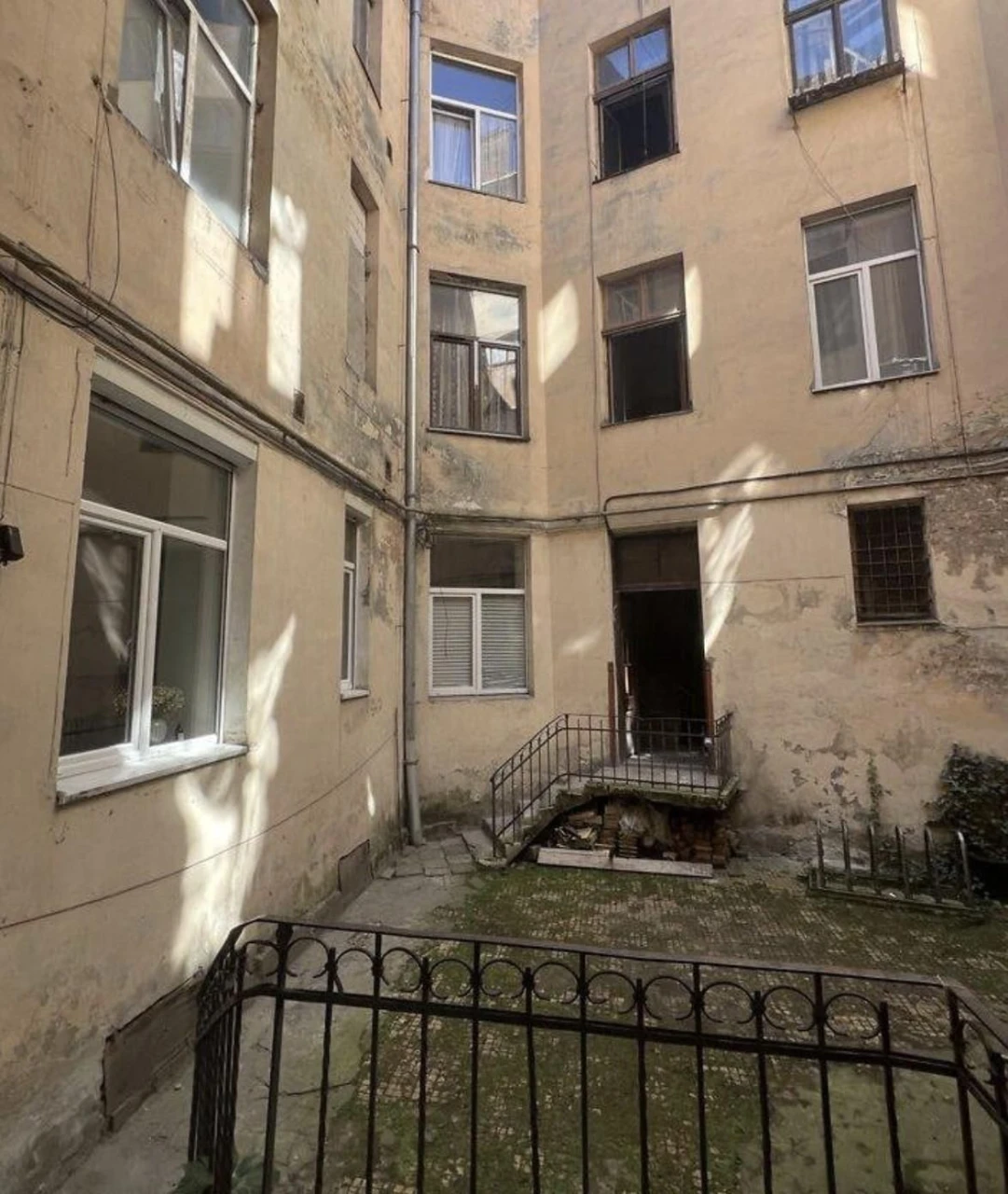Шашкевича, тихий центр, 3-кімнатна квартира