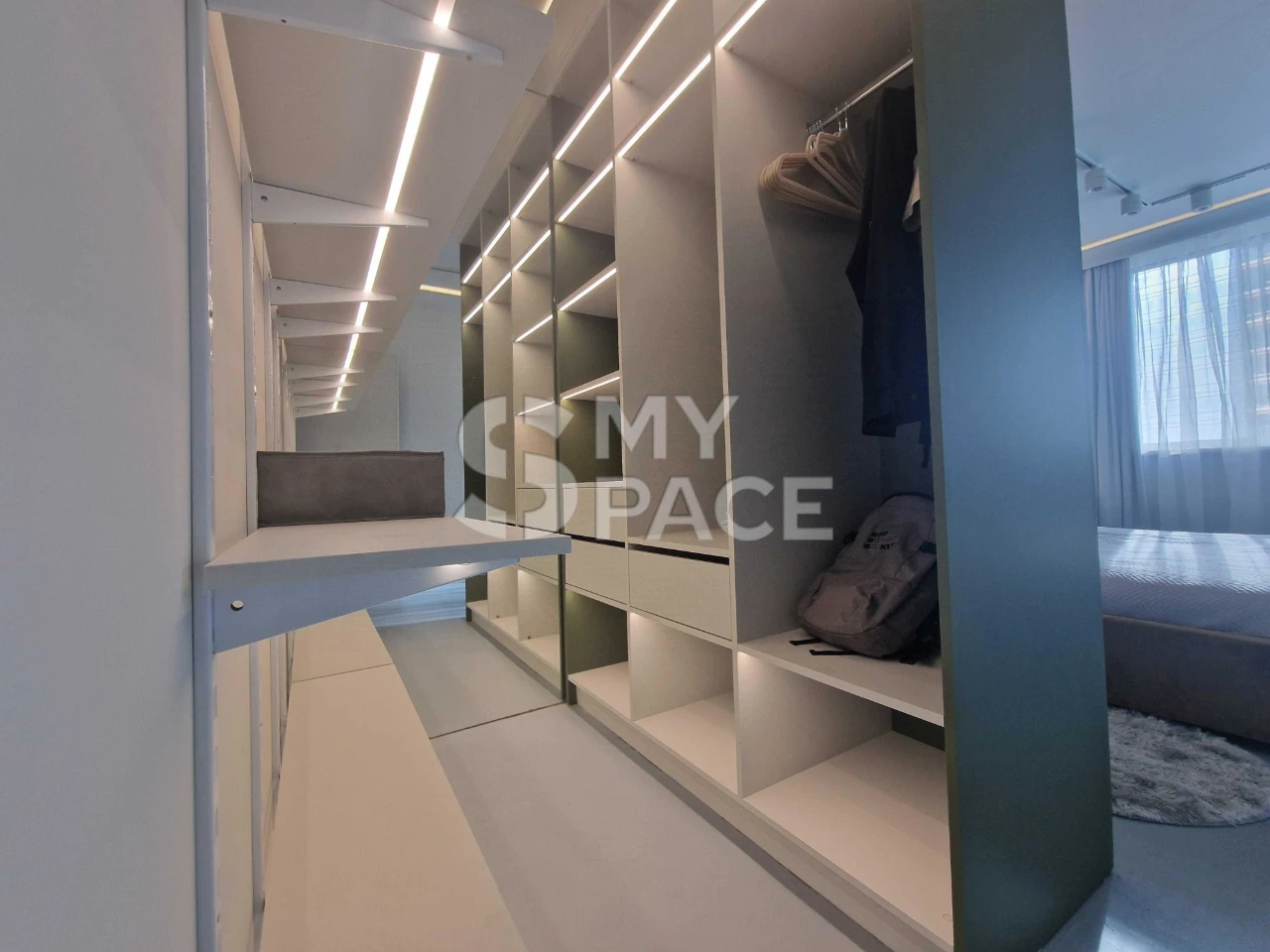 Продаж 1-кім. квартири в ЖК Manhattan, просп. Берестейський, метро