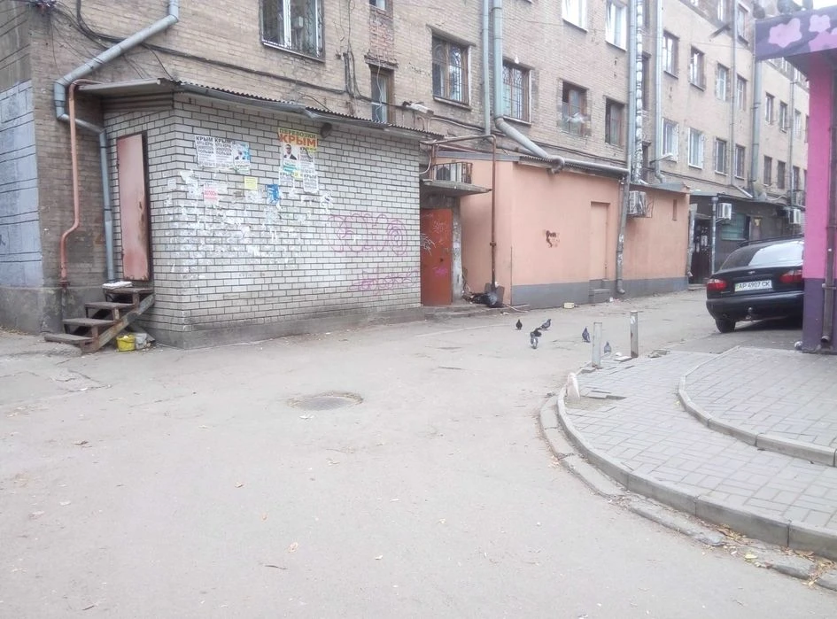 3 rooms of 89 m2 on Metalurgov in the basement of Vozle MakD