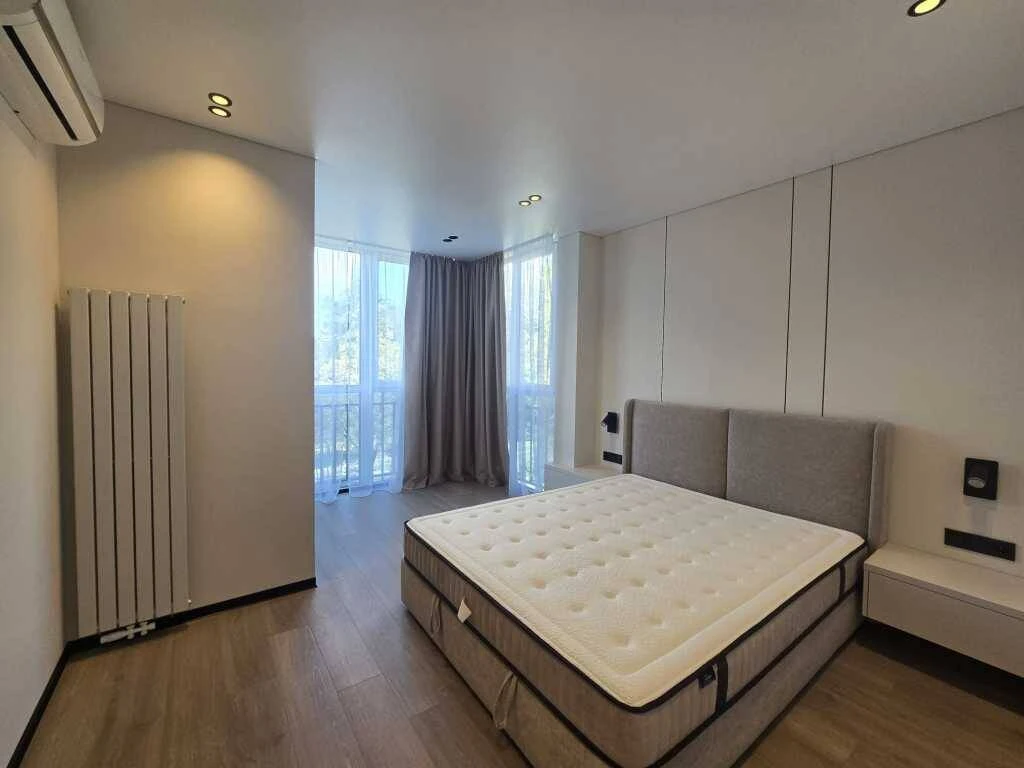 Продам 1-к квартиру Киев, Голосеевский, Метрологическая ул,