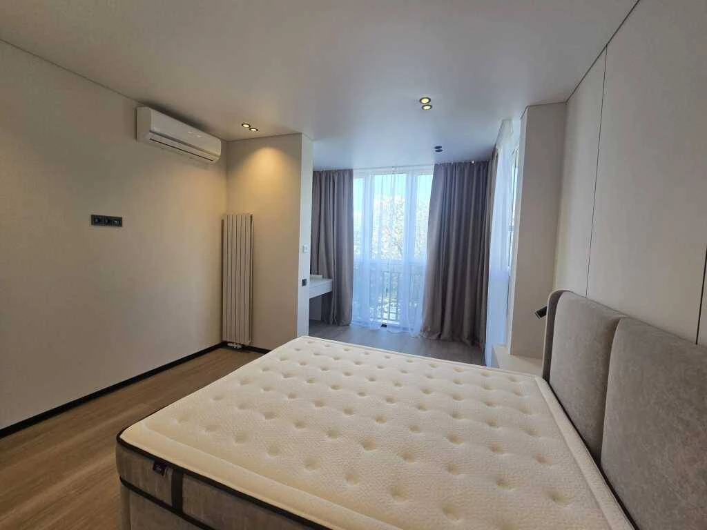 Продам 1-к квартиру Киев, Голосеевский, Метрологическая ул,