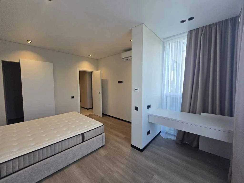 Продам 1-к квартиру Киев, Голосеевский, Метрологическая ул,