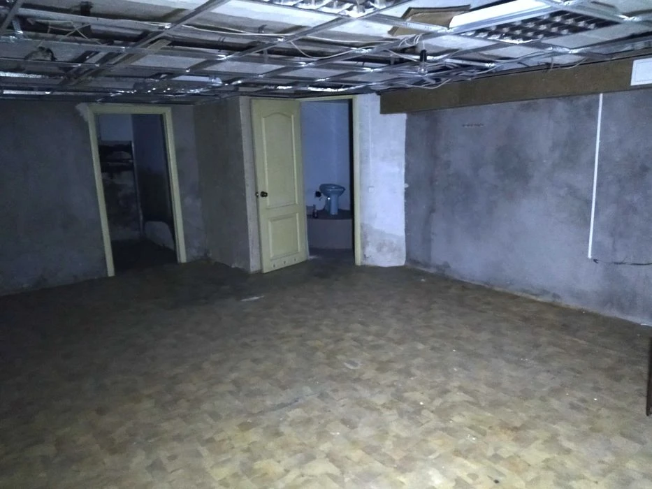 3 rooms of 89 m2 on Metalurgov in the basement of Vozle MakD
