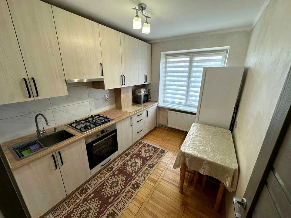 Apartment. Ivano-Frankivsk, Ye. Konovalts Street